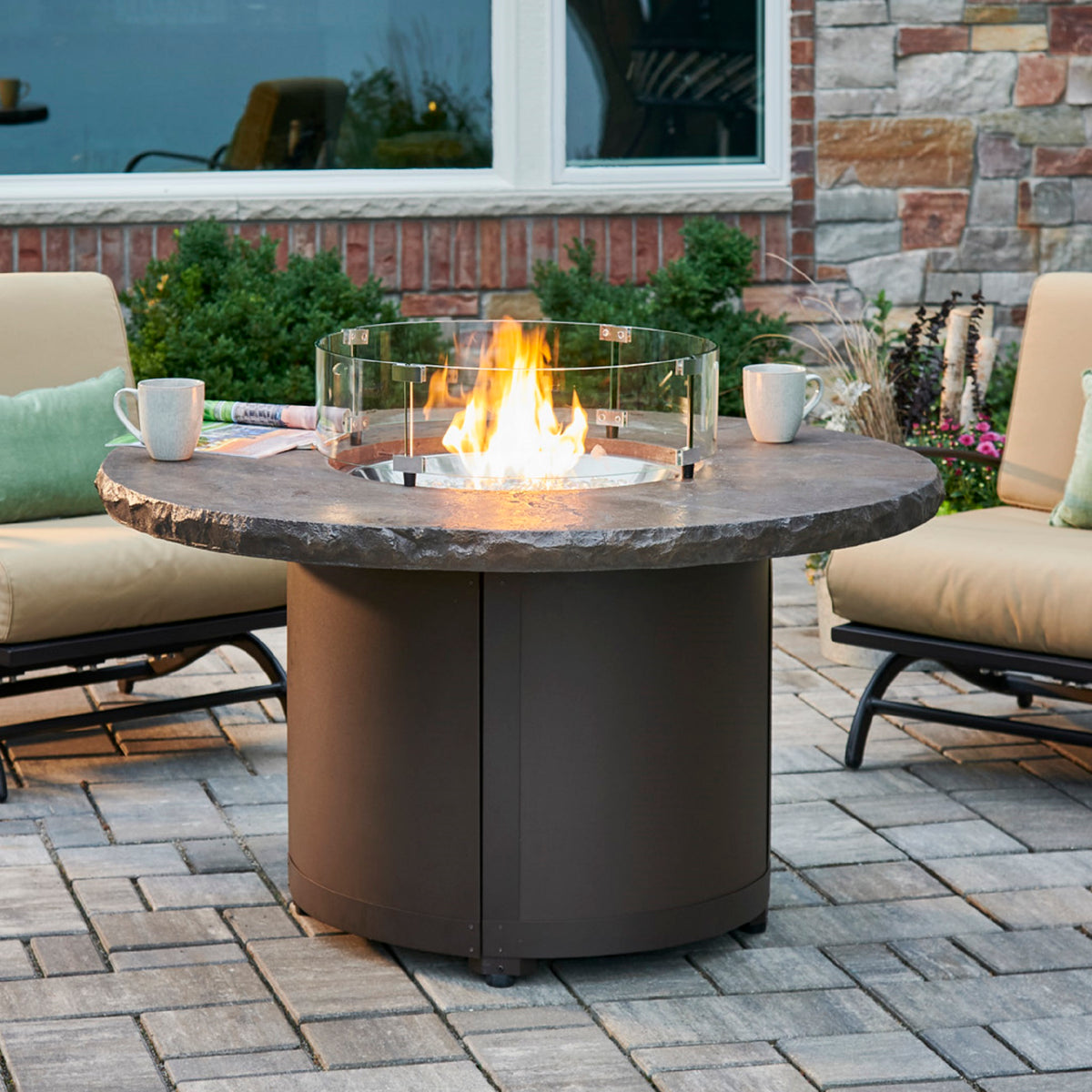 Outdoor GreatRoom Beacon Fire Pit Table