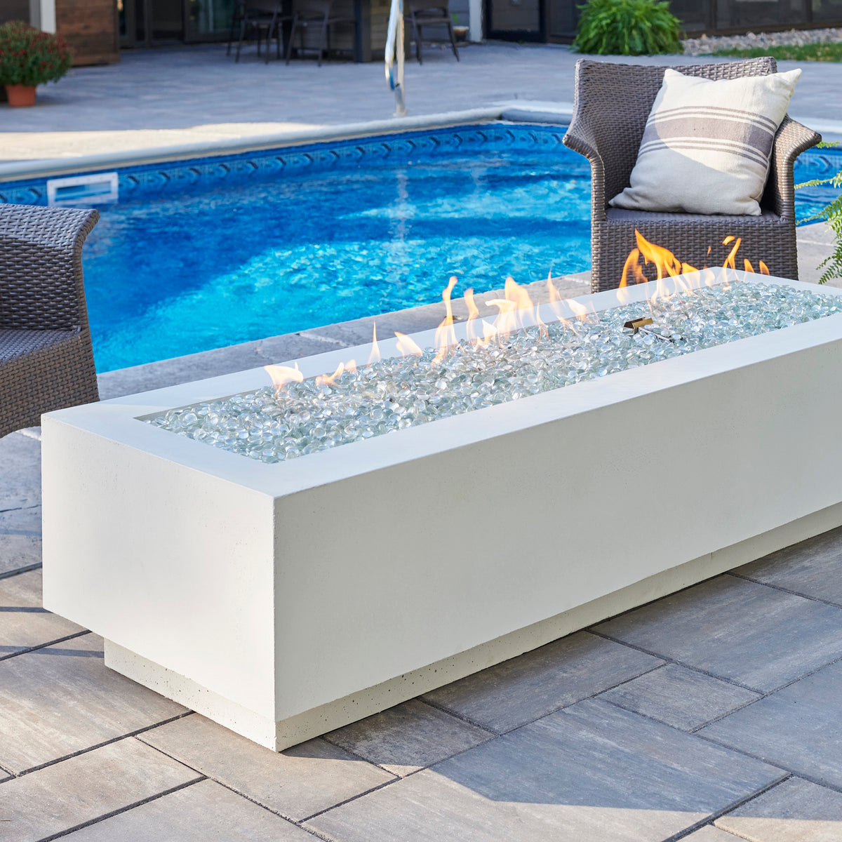 Outdoor GreatRoom Cove Fire Pit Table