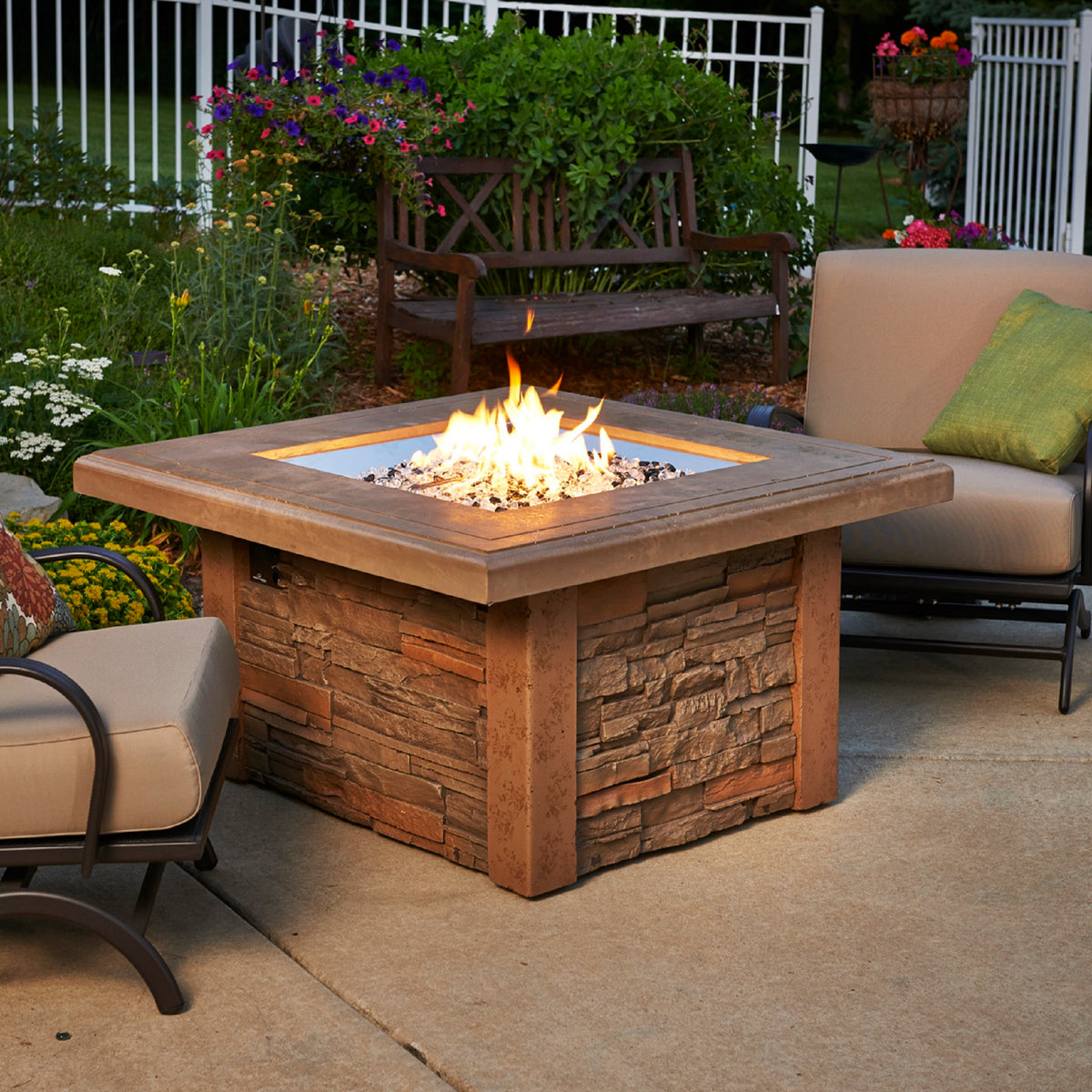 Outdoor GreatRoom Sierra Fire Pit Table